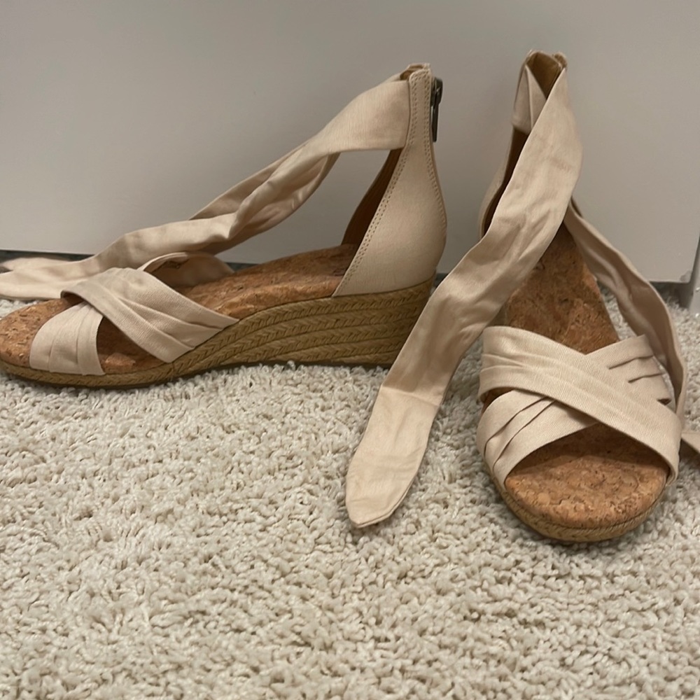 Ugg Traci Espadrille Wedge Size 7.5 Brand New in Box